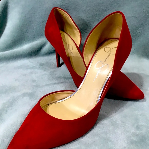 RED and Gorgeous - Picture 4 of 9